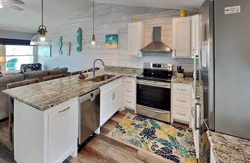Key Allegro Condo | Pelican B'Reef | Serene Waterfront Condo + Access to Pool & Dock