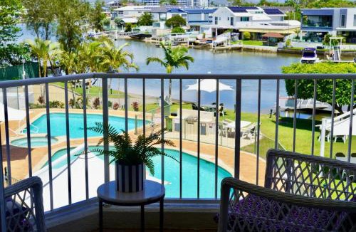 Biggera Waters Resort | Pelican Cove Waterfront Apartment