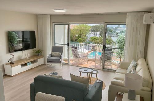 Biggera Waters Resort | Pelican Cove Waterfront Apartment