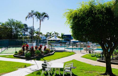 Biggera Waters Resort | Pelican Cove Waterfront Apartment