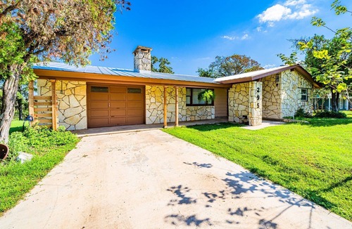 Bandera House | Pelican Haus - Mid-Century Modern <2 min from town!