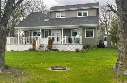 Belmont Cabin | Pelican Lake Fish & Golf Get-Away, Beautiful Pleasant Valley Home