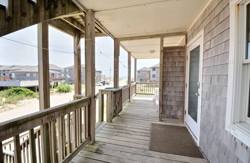 Buxton Cottage | Pelican Place Cottage- Short walk to beach- Community Pool & Spa