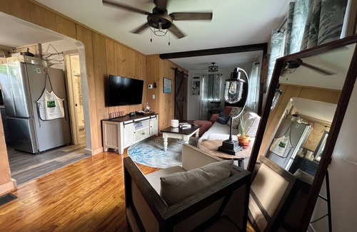 Kingsville Cottage | Pelican Place ❤️ WALK EVERYWHERE! nYour home away from home.