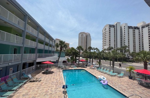 Clearwater Beach Condo | Pelican Pointe 215:Walk to Beach~Pool~Free Parking