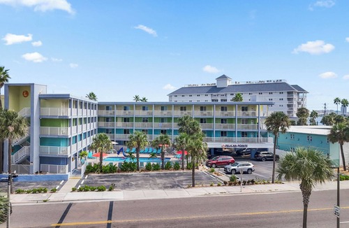 Clearwater Beach Condo | Pelican Pointe 215:Walk to Beach~Pool~Free Parking