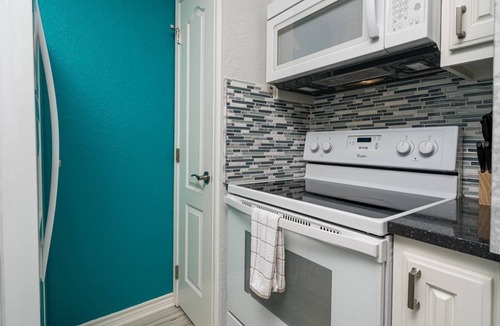 Sailhouse Condo | Pelican Post | Fishing Pier, Pool Access!