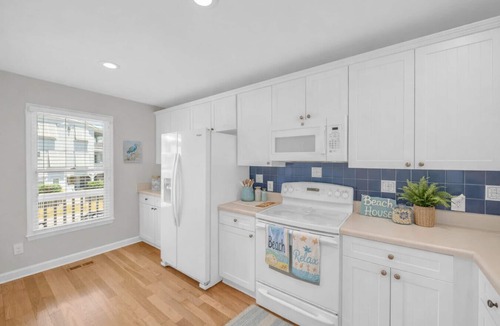 Kure Beach Villa | PELICAN`S REST OCEANVIEW + POOL + 200 STEPS TO BEACH