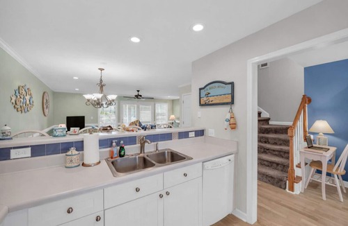 Kure Beach Villa | PELICAN`S REST OCEANVIEW + POOL + 200 STEPS TO BEACH