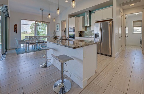 Broadmoor House | Pelican Shores | 2 King Suites | Pool | Jacuzzi | Lounge