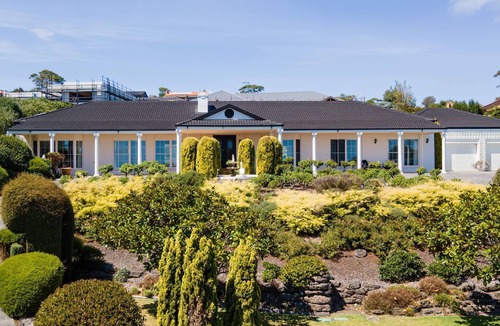 Mount Eliza House | Pelican Views by Property Mums