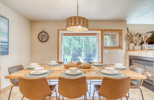 Shorepine Village House | Pelicans Nest - Meredith Lodging