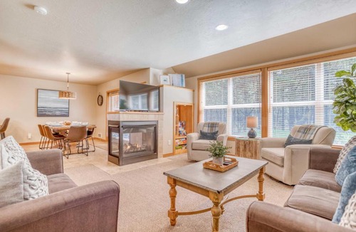 Shorepine Village House | Pelicans Nest - Meredith Lodging