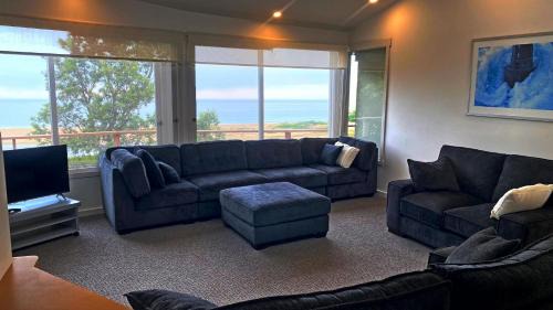 Lake Tyers Beach House | Pelicans Perch - Scenic Coastal Retreat