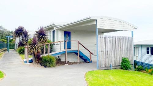 Lake Tyers Beach House | Pelicans Perch - Scenic Coastal Retreat