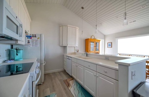 Village of Stump Sound House | Pelicans Reach