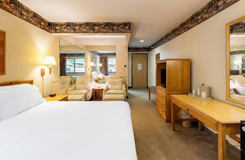 Levering Hotel | Pellston Lodge