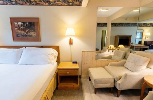 Levering Hotel | Pellston Lodge
