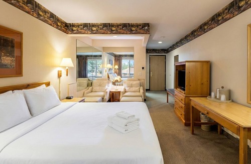 Levering Hotel | Pellston Lodge
