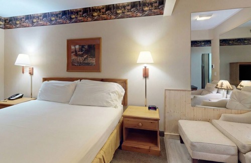Levering Hotel | Pellston Lodge