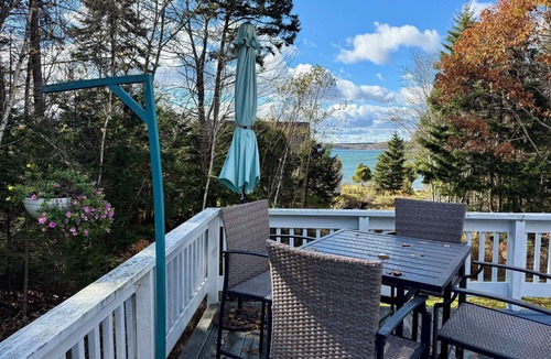 New Harbor House | Pemaquid Trail Gem: Private Beach Access + Water Views + Huge Deck