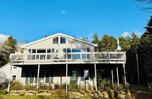 New Harbor House | Pemaquid Trail Gem: Private Beach Access + Water Views + Huge Deck