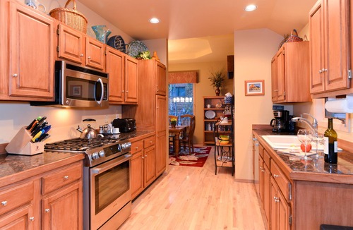 Warrior's Mark West House | Pemberley - Luxury Peak 9 Ski In/Out w/2 Master Suites + 2 Bedrooms - Hot Tub