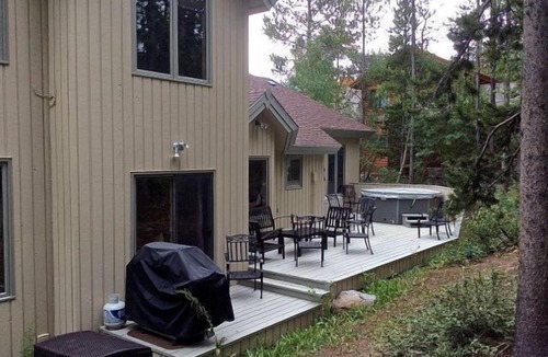 Warrior's Mark West House | Pemberley - Luxury Peak 9 Ski In/Out w/2 Master Suites + 2 Bedrooms - Hot Tub