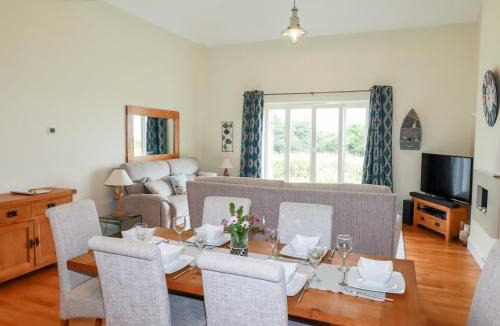 Edmonton House | Pen-Y-Les