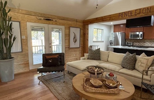 Conroe House | Pendelton Lodge | Country Gem & Huge Fire Pit