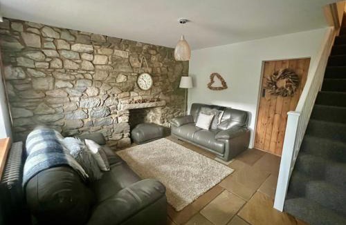 Penderyn House | Penderyn Cottage Waterfall Country Brecon Beacons
