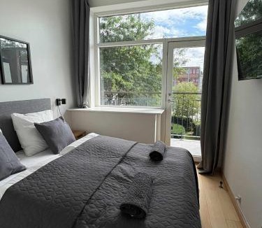 København NV Apartment | PENDING Queen Bedroom with Balcony in Shared Apartment