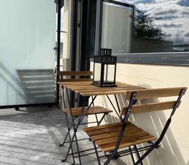 København NV Apartment | PENDING Queen Bedroom with Balcony in Shared Apartment