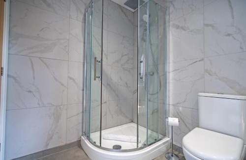 Higher Walton House | Pendle View Sleeps 8 with Hot Tub