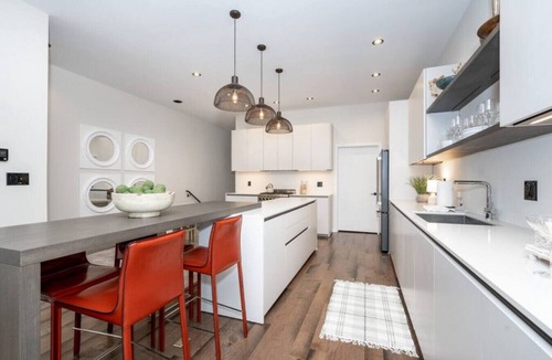 Pendleton House | Pendleton Gem | Rooftop Views + Garage