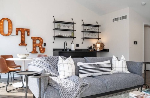 Pendleton House | Pendleton Gem | Rooftop Views + Garage