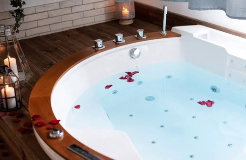 Moncel-les-Luneville Apartment | Penelope's Cottage