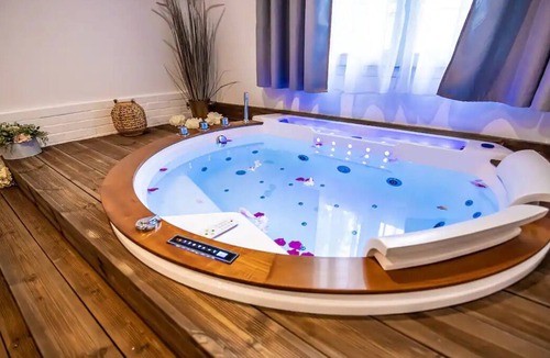 Moncel-les-Luneville Apartment | Penelope's Cottage