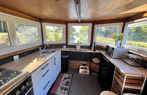 Avignonet-Lauragais Boat Rental | Péniche Dondon - Cocooning cottage on the Canal du Midi
