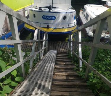 Vigneux-sur-Seine Boat Rental | Peniche refuge Seine