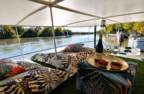 Avignon Boat Rental | Peniche Spa Le Makara Cottage 2 Bedrooms