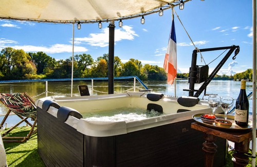 Avignon Boat Rental | Peniche Spa Le Makara Cottage 2 Bedrooms