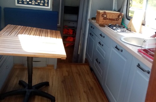 Malestroit Boat Rental | Penichette 8m