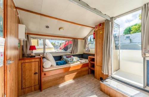 Bellegarde Boat Rental | Penichette Odyssey Croisieres