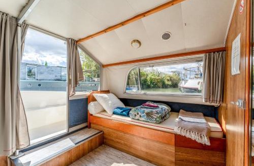 Bellegarde Boat Rental | Penichette Odyssey Croisieres