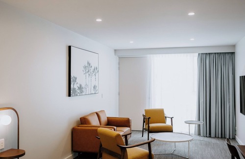 Taperoo Hotel | Peninsula Hotel Motel