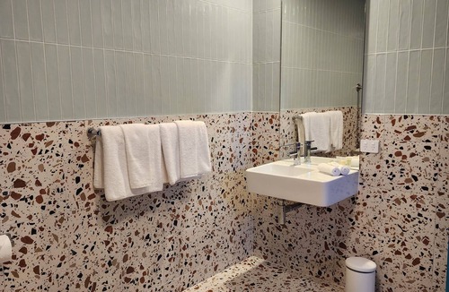 Taperoo Hotel | Peninsula Hotel Motel