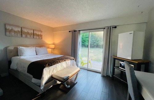 Colpoys Bay Hotel | Peninsula Motel