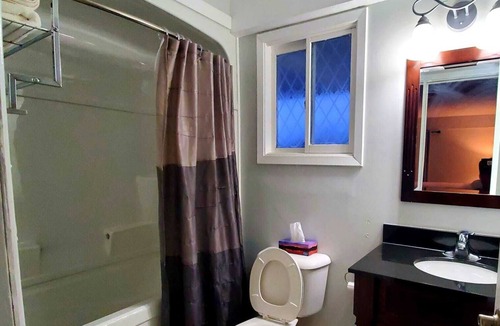 Colpoys Bay Hotel | Peninsula Motel