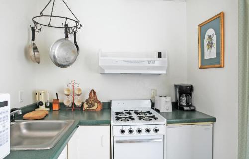 Fish Creek Hotel | Peninsula Park-View Resort